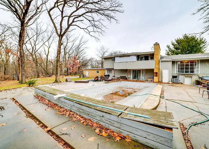 Pool, Gym & Basketball Court: * Olympia Fields